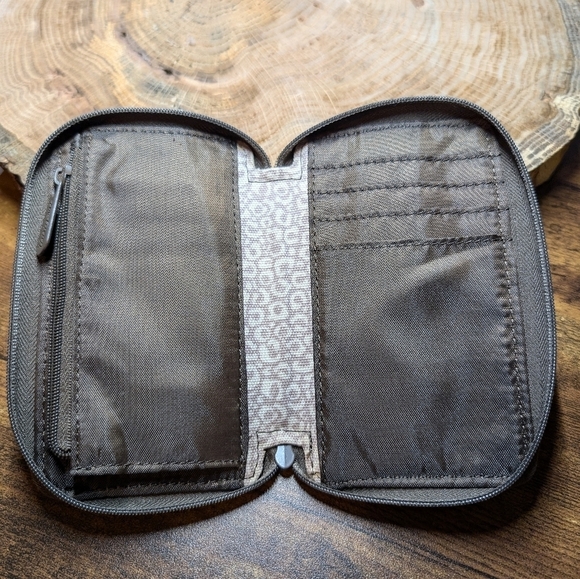 Thirty-One ID Wallet CREDIT CARD HOLDER - Picture 4 of 10